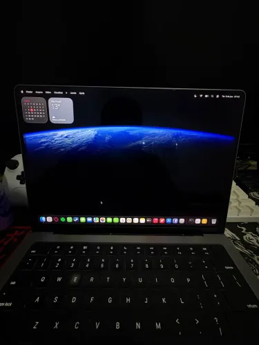 MacBook Pro M3 2023 Bateria 92%