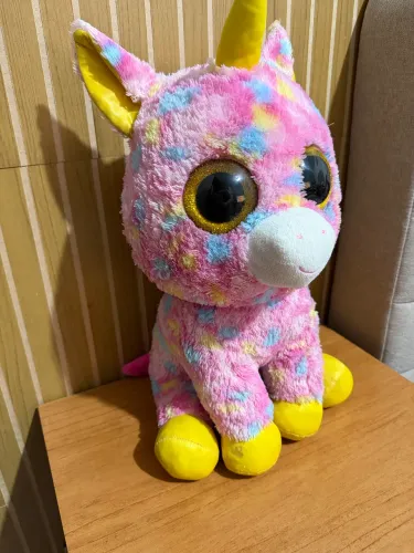 Unicórnio de pelúcia 