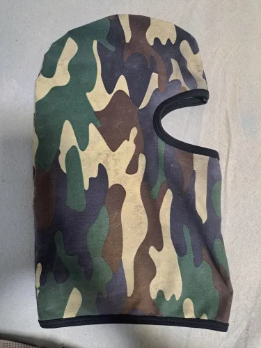 Balaclava camuflada