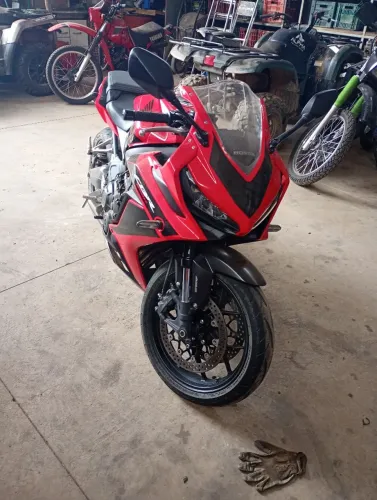 Vendo ou troco linda esportiva