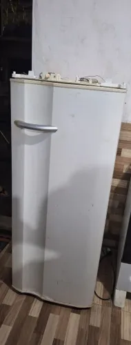 Geladeira Electrolux RE26 239 Litros - Funcionando Perfeitamente
