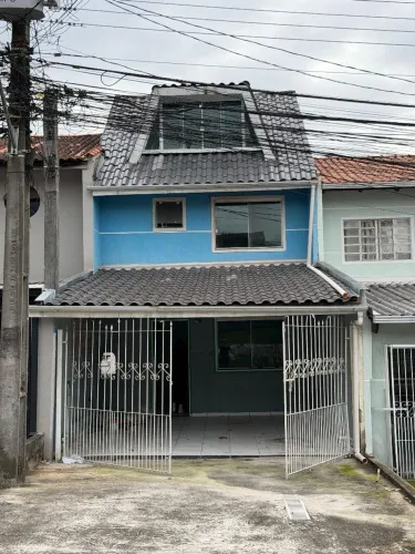 ALUGA SE SOBRADO TRIPLEX COM 3  QUARTOS, PODENDO SER 4 QUARTOS