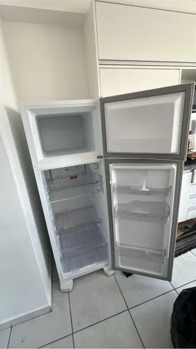 Geladeira Refrigerador DC35A 2 Portas 260 Litros Electrolux
