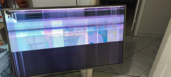Tv LG 43 polegadas tela quebrada