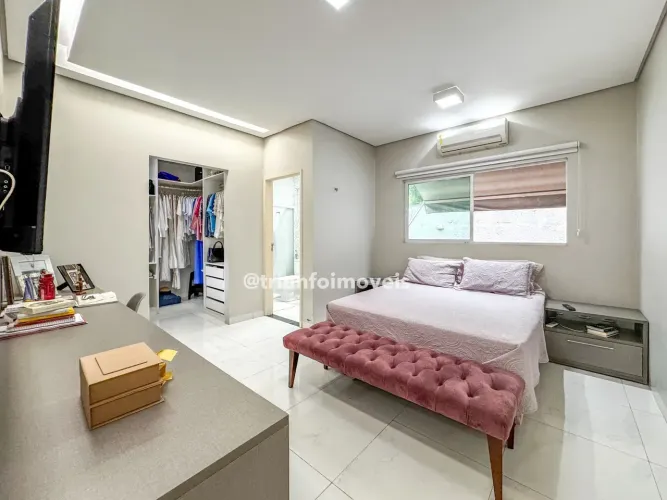 Casa Térrea Alto Padrão em Condomínio com 3 Suítes
