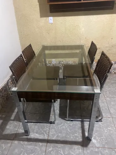 Vendo mesa de vidro super conservada