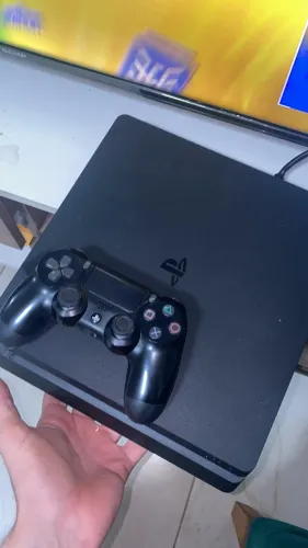 Ps4 completo com 1 controle com alguns jogos inclusos ! *83 meu WhatsApp 