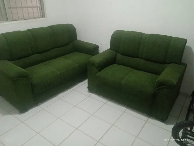 VENDO SOFÁ - pequeno defeito na segunda imagem.