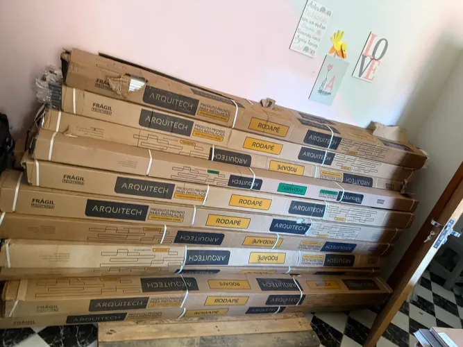 Materiais de acabamento pisos vinilicos , nichos de parece , roda pés , cola de tudo