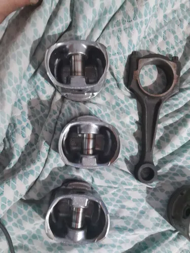 VENDO ESSAS 3 JUNTAS DE CABECOTE  PORQUE MEU CARRO PRECISO SO DE UM MAS UMA BIELA  