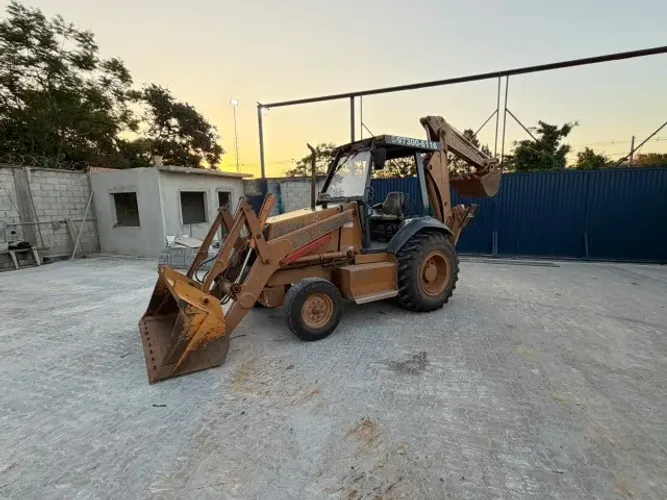 RETROESCAVADEIRA CASE 580L 2002 4X2 