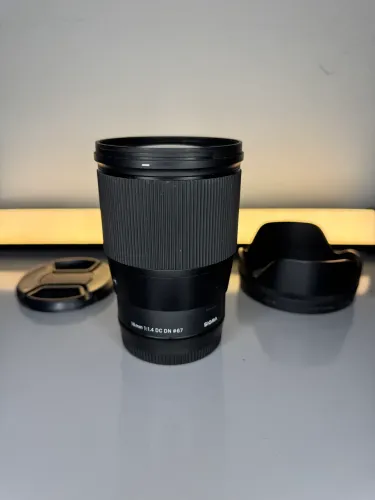 Lente 16mm 1.4 Sigma Poucos Usada Para Camera Sony Crop Frete Grátis
