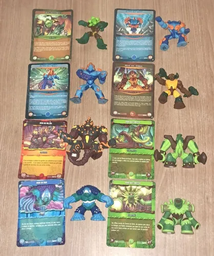 Gormiti lote com 8 bonecos e cartas