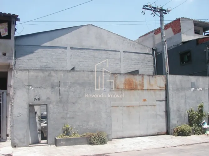 Galpão Comercial para Locação na Vila Carrão, São Paulo-SP: 900m², 3 Vagas de Garagem.