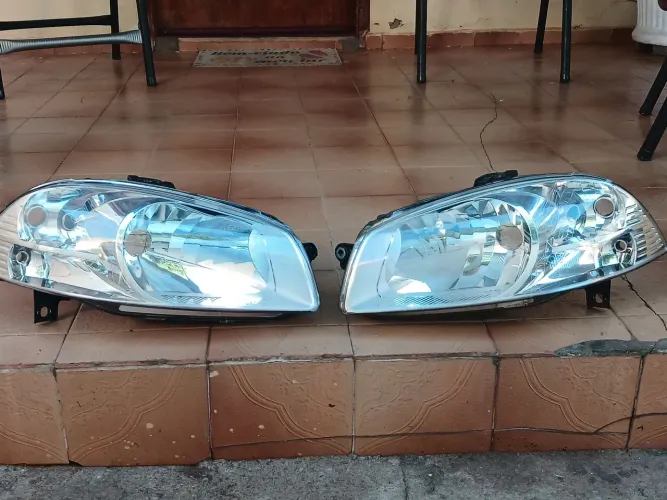 Faróis da FIAT linha geração 4
