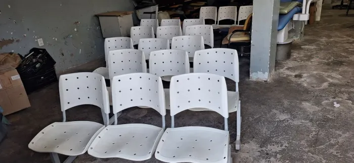 Cadeira longarina 3 lugares plastico 