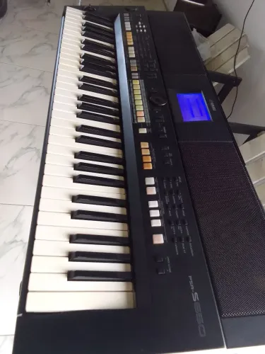 Vendo teclado iamaha 650 valor 2.000