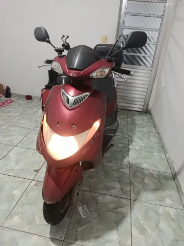 Vende-se moto Burgman an125