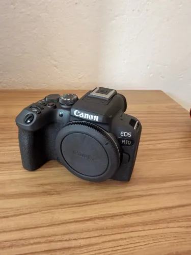 Câmera Cânon EOS R10