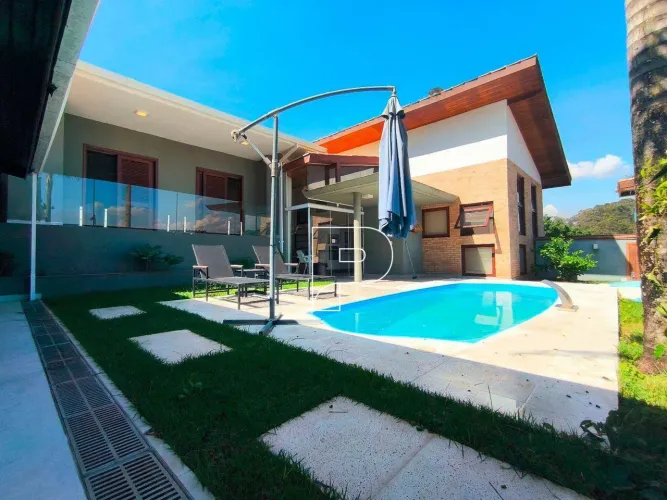 Casa em condomínio fechado com 4 dormitórios e piscina