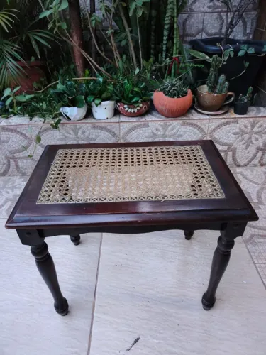 Banqueta em Madeira com Assento em Palhinha - Estilo Clássico Atemporal
