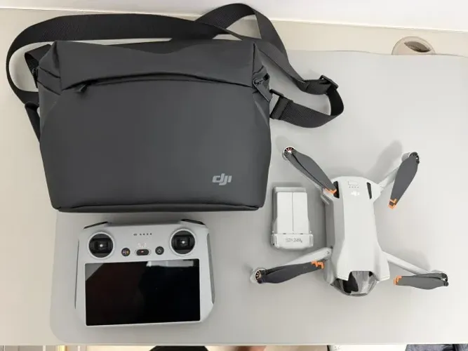 Drone DJI Mini 3 Standart - Controle com tela - Estado de novo