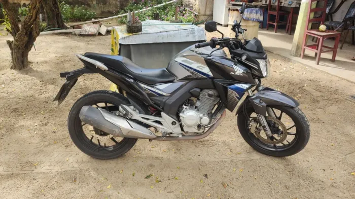 Moto toda em dias e revisada