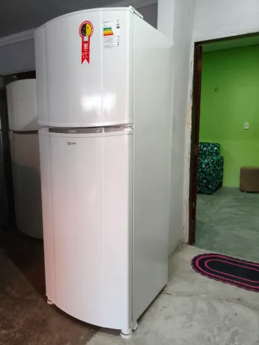 Vendo geladeiras e freezers.