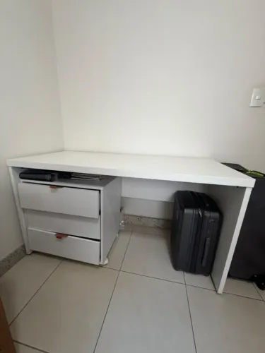 Mesa de escritório branca - 1,40M x 60 cm 