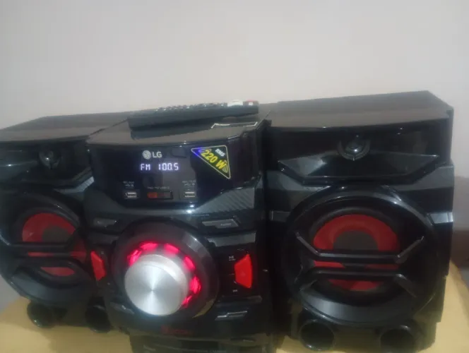 MINI SYSTEM XBOOM LG COM CONTROLE.