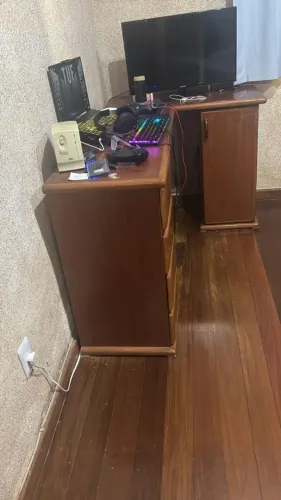 Escrivaninha de canto