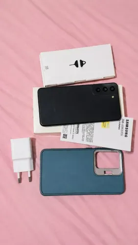 Samsung S21 FE c/ caixa.
