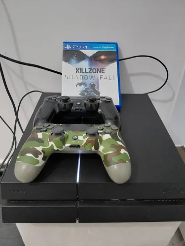 Playstation 4 com 2 controles