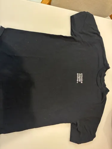 Camiseta preta ?cronicamente online?- tamanho PP- oversized