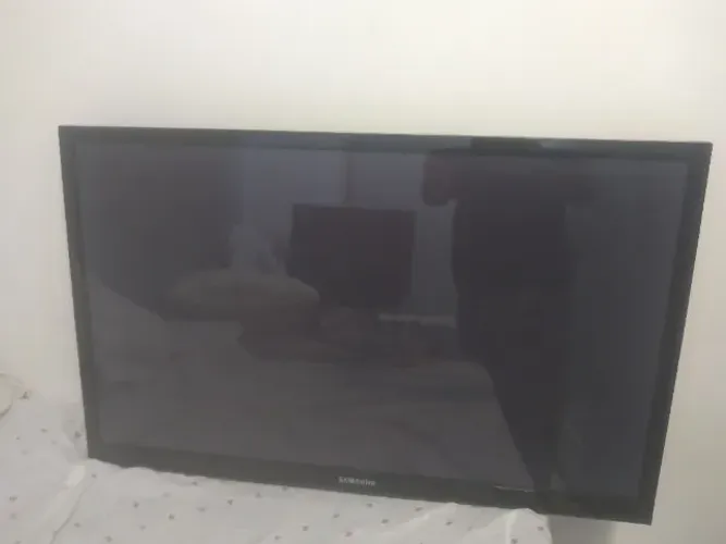 TV para retirada de peças ou conserto.