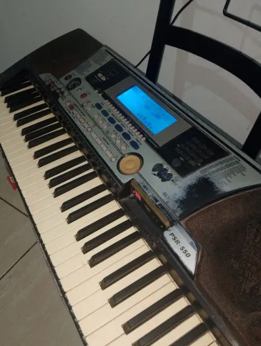 Teclado Yamaha psr550