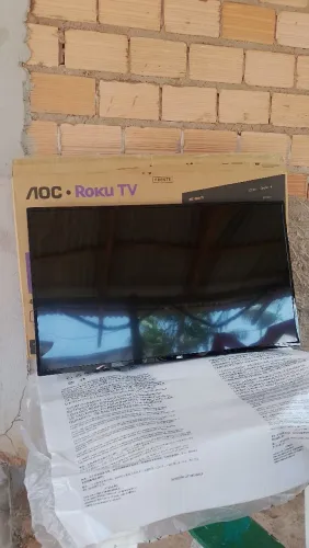Vendo TV nova com o display quebrado para tira peças
