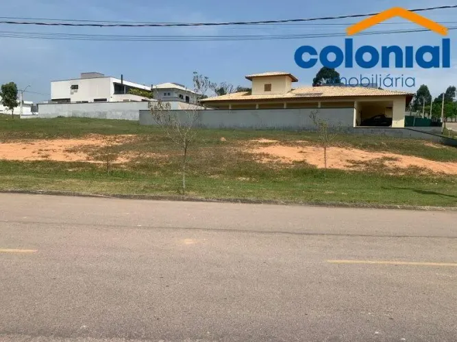 Terreno plano com 1095m em Condomínio de alto padrão com lazer completo próximo a Serra do