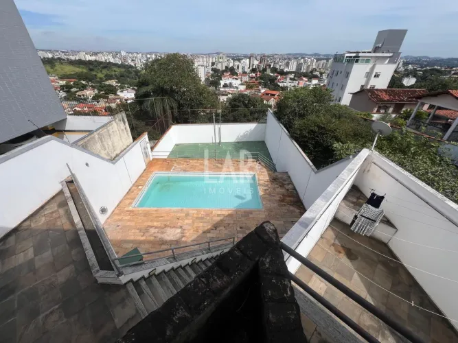 Casa para venda com 5 quartos, 2 suítes, espaço gourmet com piscina, quadra e sauna, 6 vag