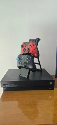 Xbox One X 1Tb 4K nativo + 2 controles
