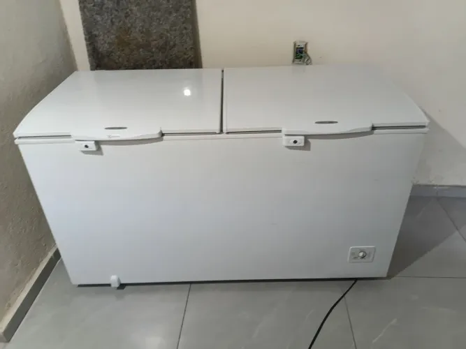 Freeezer eletrolux h550 semi novo horizontal 2 portas.