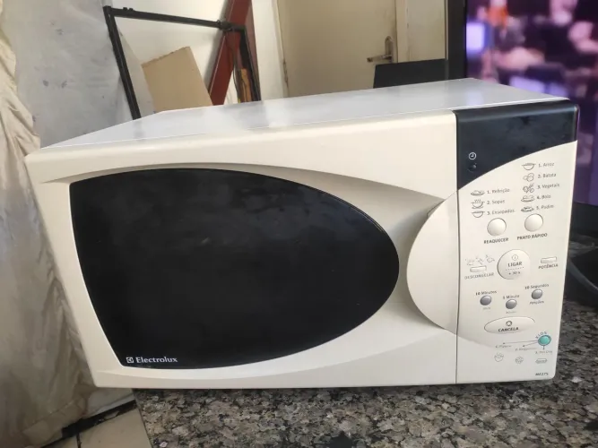 Microondas Eletro lux 27 litros, com garantia de 3 meses