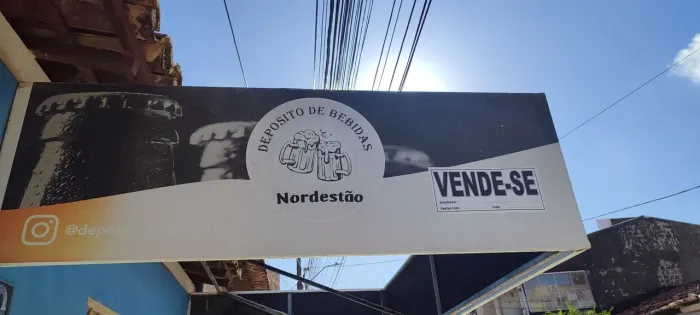 Toldo e Placa de rua ou calçada