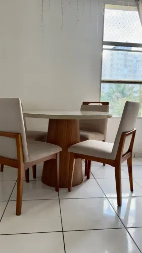 Mesa de jantar com tampo de vidro madeira Maciça