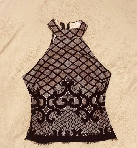 Blusa com renda tamanho P valor 25,00
