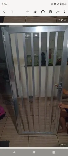Portão semi-novo de Alumínio