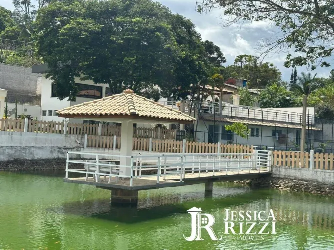 Sítio maravilhoso com lago, campo de futebol, pomar