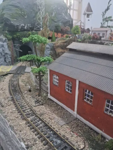 Vendo Maquete Ferroviária Completa com Iluminação em Escala 1/87 