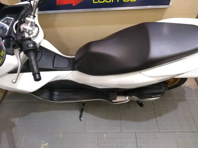Vende-se excelente moto d garagem