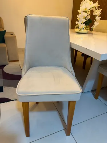Mesa com 6 cadeiras